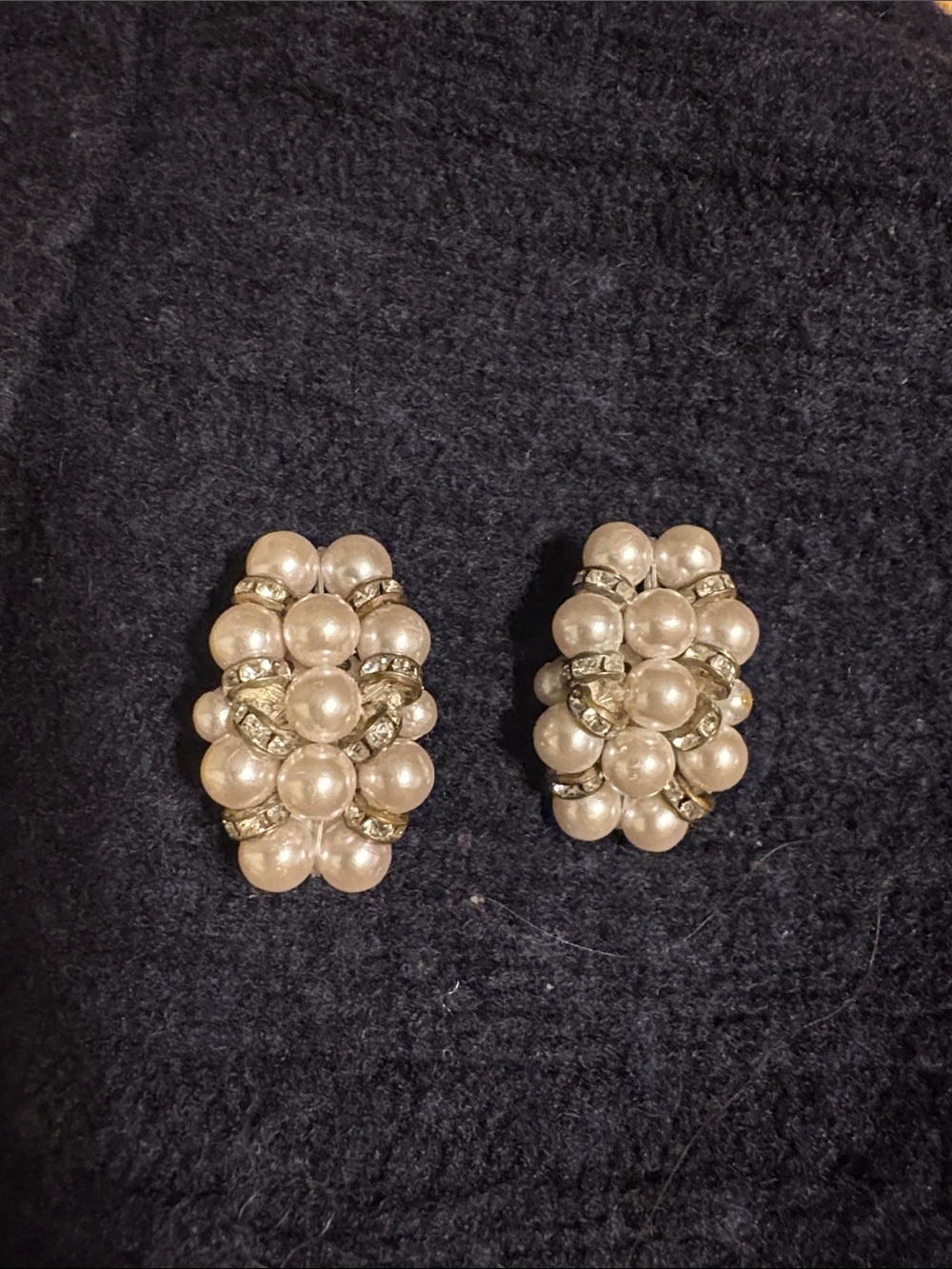 Pearl Cluster Clip-On Earrings with Gold Accents - Cream Pearls
